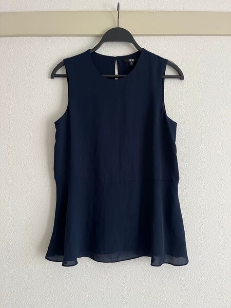 【最終価格】【値下げ不可】ユニクロUNIQLO春夏向けノースリーブブラウス Mサイズ紺色 キレイめオフィスビジネスカジュアルにも!