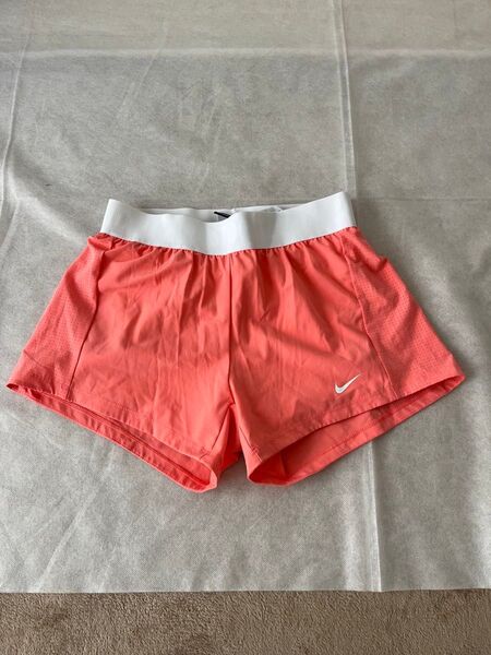 【最終価格】【値下げ不可】NIKEナイキ ショートパンツDRI-FIT レディースXS ピンク白色 婦人 スポーツトレーニング