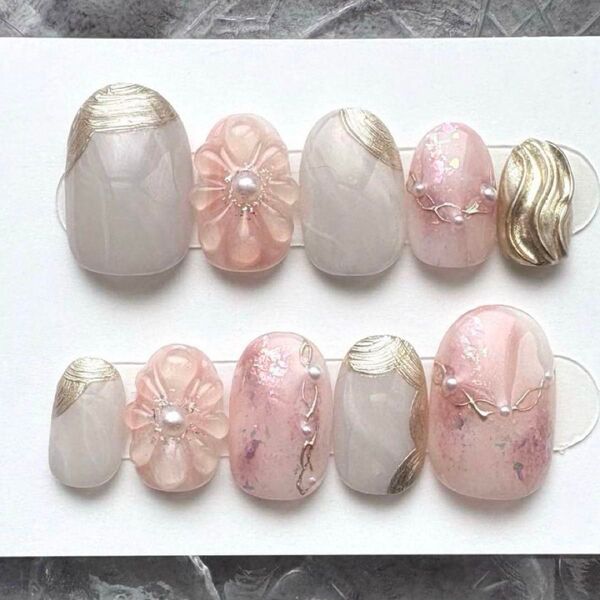 現品 ネイルチップ ぷっくりお花 うるちゅるん 淡ピンク グレー ニュアンス うねうねミラー ゴールド