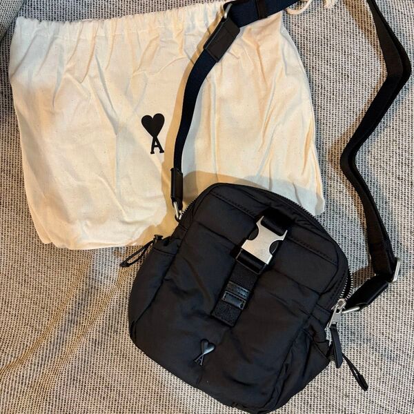 AMI Paris アミパリ ハートロゴ ショルダーバッグ クロスバッグ
