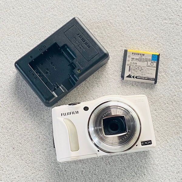 訳あり FUJIFILM デジタルカメラ FinePix F800EXR 充電器 バッテリーセット ホワイト 中古動作品