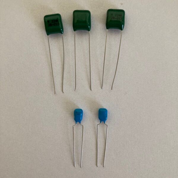 フィルムコンデンサー0.22μF×3個+積層セラミックコンデンサー 22μF50V×2個