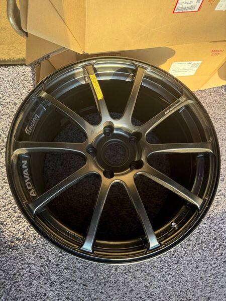 ポルシェ997GT3 リヤホイール ヨコハマアドバン レーシングRS 新品未使用 19インチ11j