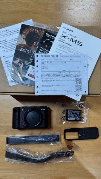 FUJIFILM X-M5 ブシフィルム ミラーレスカメラ 本体のみ その他おまけ有