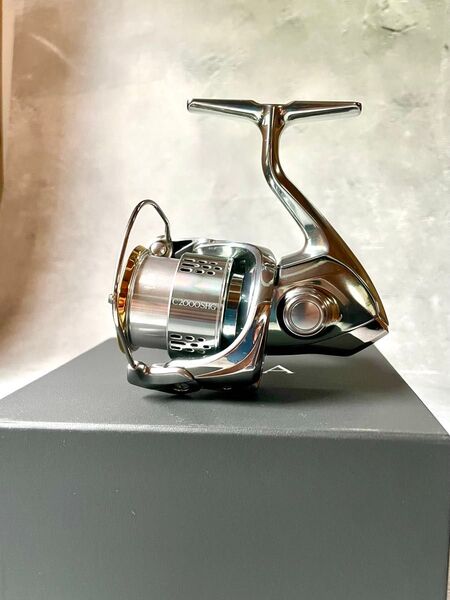 【美品】18 ステラ c2000shg シマノ スピニングリール