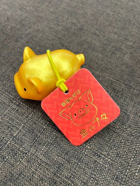 幸せを呼ぶ 金の豚 マスコット 置き物 ぬいぐるみ