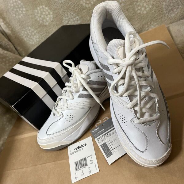 新品・タグ付・箱入り♪ adidas(アディダス) カーペット用 テニスシューズ レディース 23.5cm