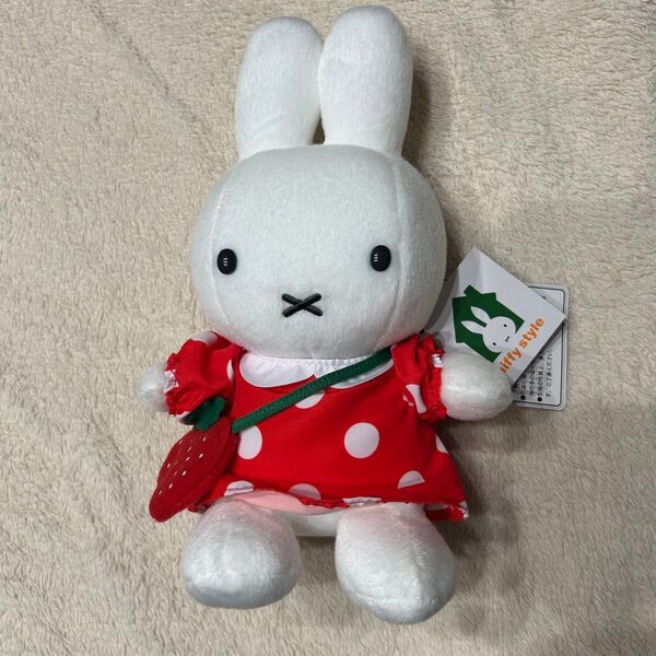 いちごポシェットミッフィー ぬいぐるみ