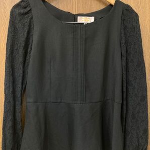 MINIMUM MINIMUMレディース ペプラムトップス 袖レース ブラック 2 長袖 ブラウス
