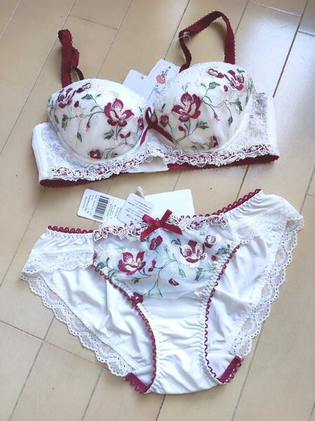 リサマリ ブラセット ブラジャー&ショーツセット C70 ホワイト×ボルドー