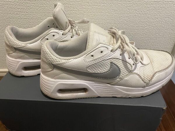 NIKE エアマックスエクシー ホワイト/シルバー 23.5cm