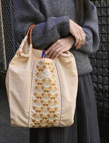 ◆新品 M エコバッグ トートバッグ ショルダーバッグ ナイロンバッグ 大容量 刺繍 花 花柄 フラワー ベージュ