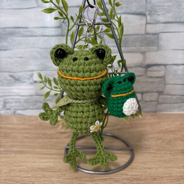 カエルちゃんのあみぐるみストラップ2点セット ハンドメイド
