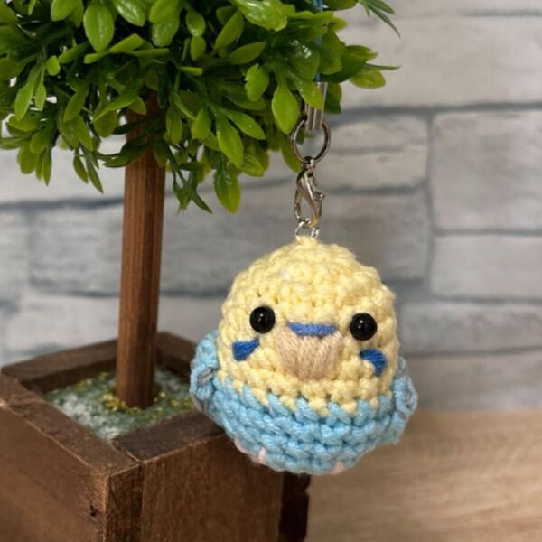 セキセイインコちゃん(イエロー、水色.)のあみぐるみストラップ ハンドメイド