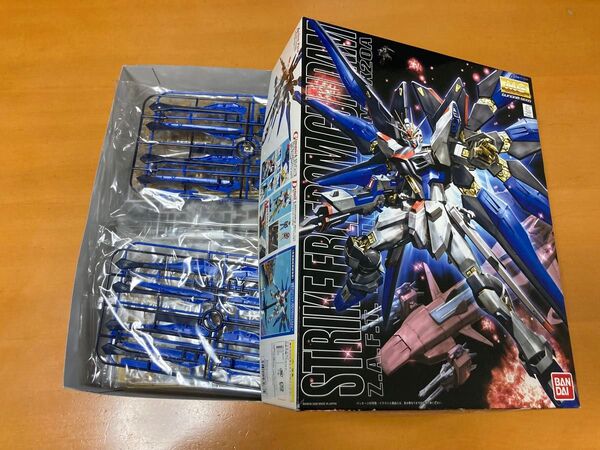 MG ストライクフリーダム ガンプラ バンダイ 開封済み