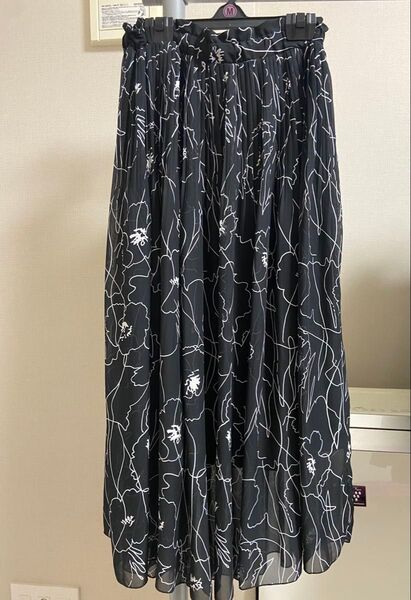 黒シフォンロングスカート Mサイズ 花柄