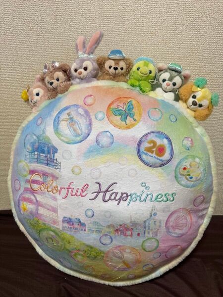 新品☆大人気商品☆お顔厳選☆20周年 ダッフィー&フレンズ ぬいぐるみ クッション カラフルハピネス ディズニー
