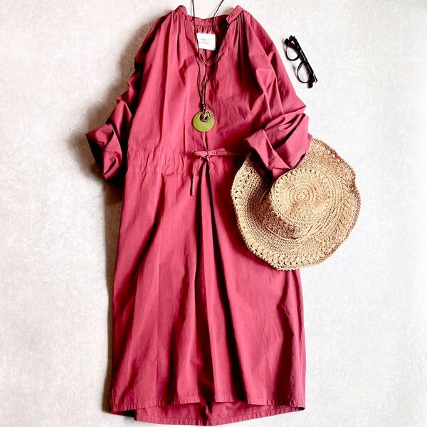美品 ウティ OUTIL コットンギャザーワンピース ROBE OSSES ドローコード カフタンドレス 天然染め 長袖 ロング
