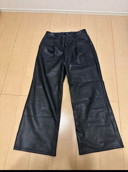 ハレ レザーワイドパンツ