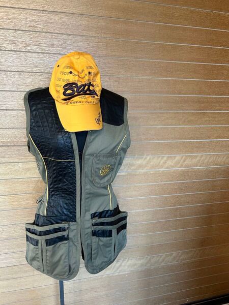 BERETTA ベレッタ レザー シューティング ベスト 38 クレー射撃 カーキーグリーン 黄色帽子