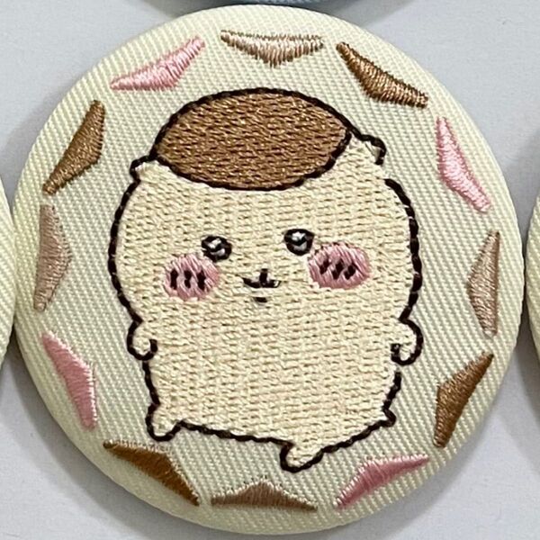 ちいかわ くりまんじゅう 刺繍缶バッジ