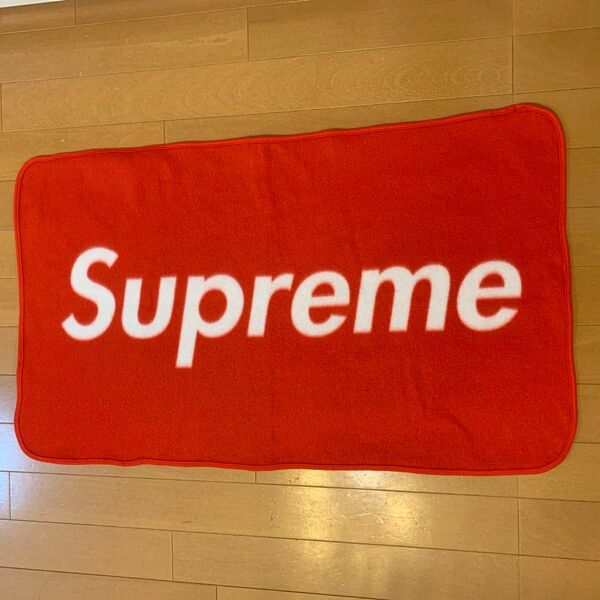 supreme シュプリーム ブランケット 膝掛け ひざ掛け レッド フリース ロゴ付き