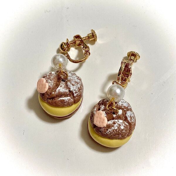 ハンドメイド ミニチュアチョコシュークリームイヤリング ピアス フェイクスイーツ