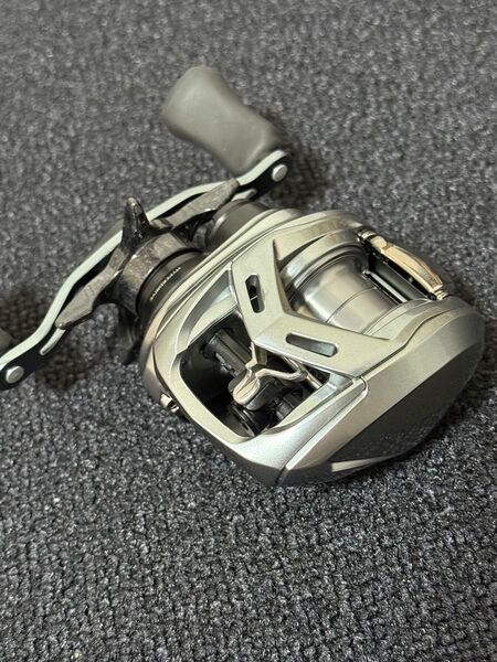 ダイワ ベイト リール アルファスSVTW 800S XH シャロースプール ベイトフィネス