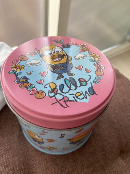 ミニオン 空き缶 お菓子の空き缶
