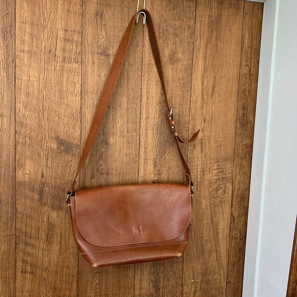 H 1203 MANO FECE レザー ショルダーバッグ
