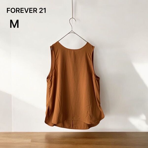 【FOREVER 21】 カットソー (M) ノースリーブ キャメル バックハーフジップ スリット ラウンド トップス