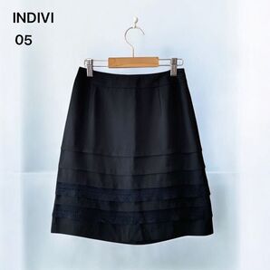 美品 【INDIVI】 スカート (05) ひざ丈 ブラック 裾ティアード レーステープ フェミニン 希少サイズ カジュアル