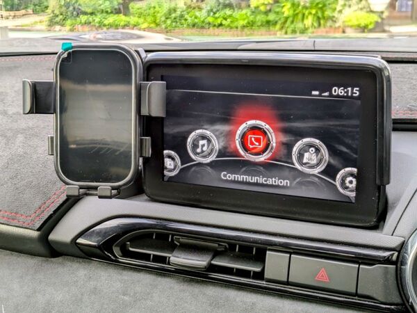 ND ロードスター RF 純正7インチナビ用携帯スタンド+小物入れ ②