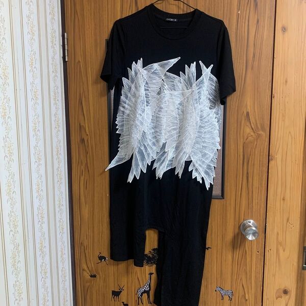 羽装飾 ブラック アシンメトリーTシャツ ワンピース