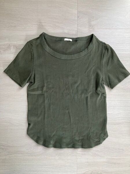 GU カーキ リブ Tシャツ Mサイズ 細身