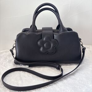【完売品/極美品】MARY QUANT マリークワント フラップデイジー 2WAYミニトート ブラック 黒 横長 バッグ 肩掛け