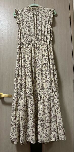小花柄 ロングワンピース ベージュ フリル