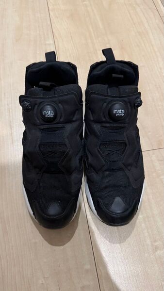 インスタ ポンプフューリー ブラックスニーカー Reebok