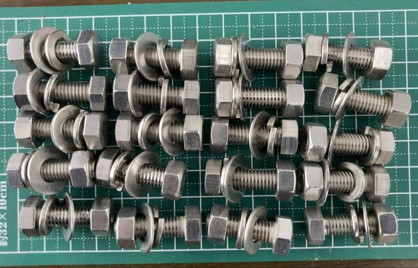 《JIS規格》ステンレス六角ボルトM8×25 20セット(スプリングワッシャー 平ワッシャ ナット 付)