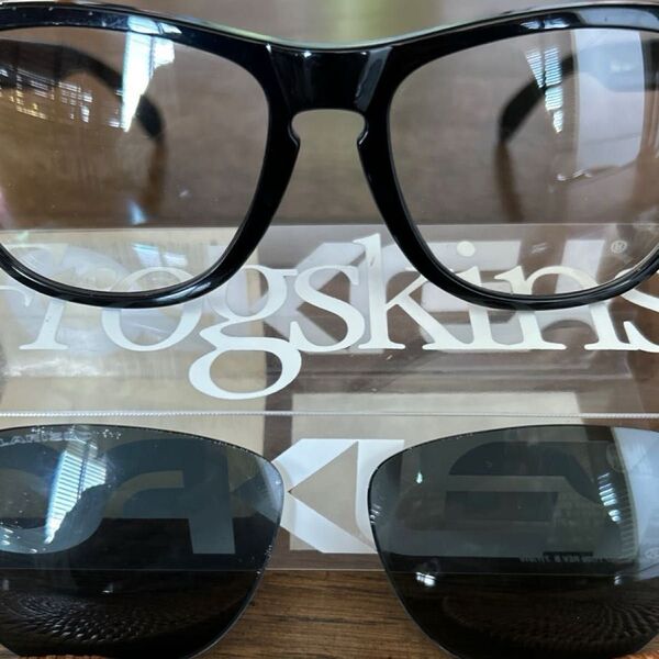 オークリー 偏光 サングラス 国内正規品 OAKLEY FROGSKINS 03-223 Polished Black/Grey