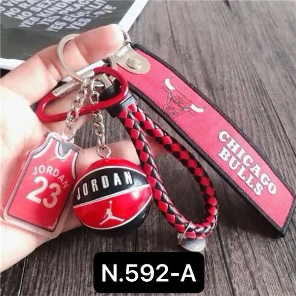 【新品N.592】1点を選んで 美品 バスケットボールチャームキーホルダージャージーペンダントアクセサリーミニバスケットボール