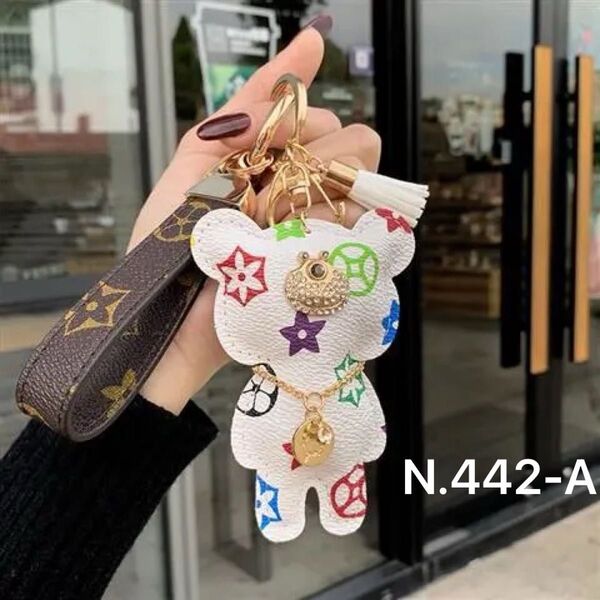 【新品N.442】1点を選んでクマキーホルダーレザーペンダント軽量アンチロストファッション キーホルダーアクセサリークリエイティブ