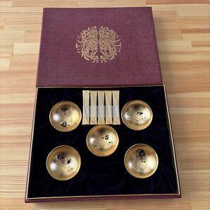 ぐい呑みと箸置きセット 金箔入り 未使用に近い 桐箱入り