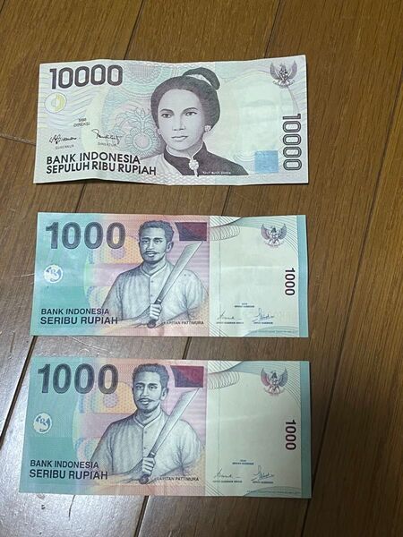 インドネシア 10000ルピア1枚、1000ルピア2枚 合計12000ルピア 紙幣