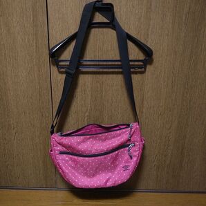 umbro ピンク ドット柄 ショルダーバッグ 船型 濃いピンク レディース マゼンタ ショッキングピンク アンブロ