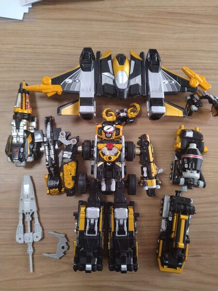 バンダイ 轟轟戦隊ボウケンジャー 究極轟轟合体 DXブラックアルティメットダイボウケン 箱無し