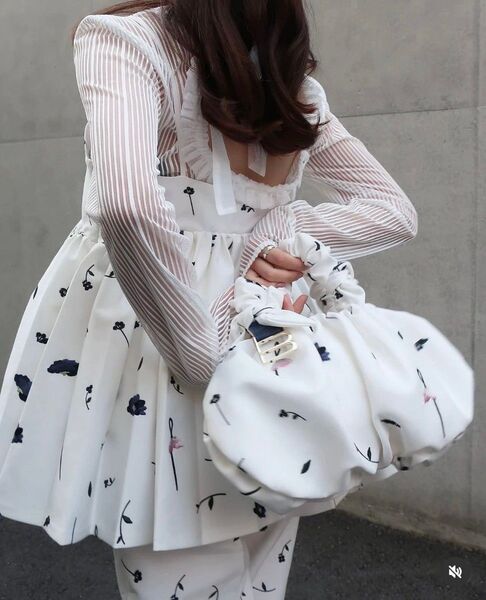 Bibiy B. BLOOMY BAG