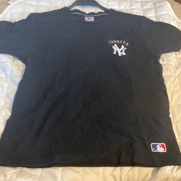 MLB ニューヨークヤンキース ロゴTシャツ Majestic ブラック 黒 古着 170cm