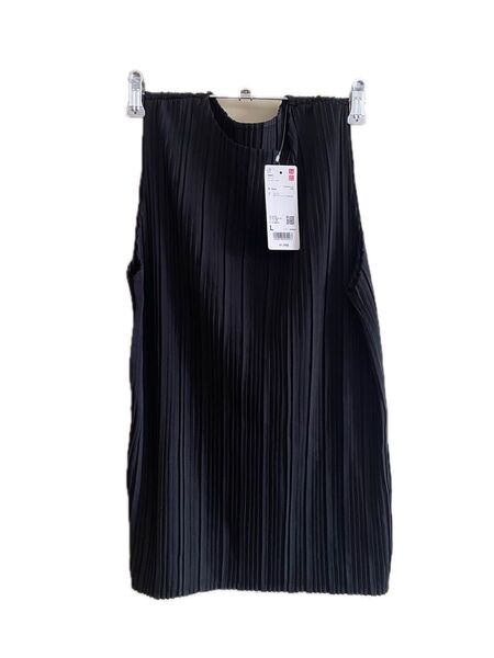 UNIQLO プリーツノースリーブT