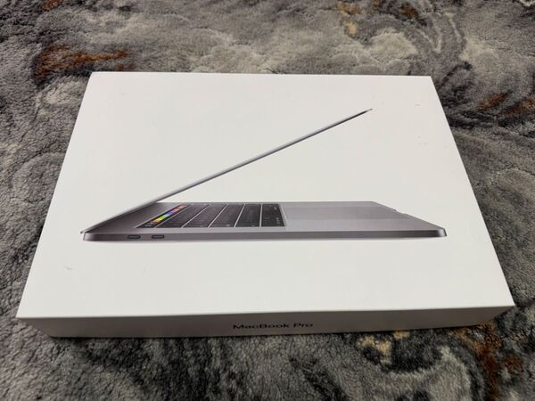 MacBook Pro 15インチ 2018 16GB 256GB シルバー Apple Touch Bar スペースグレイ